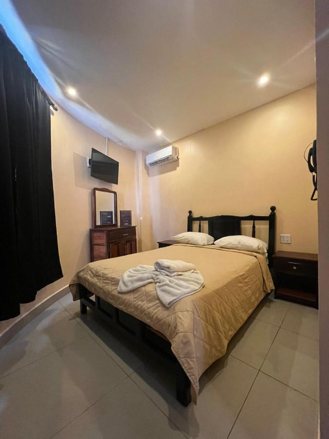 La Cubana Hotel & Suites Colon Ngoại thất bức ảnh
