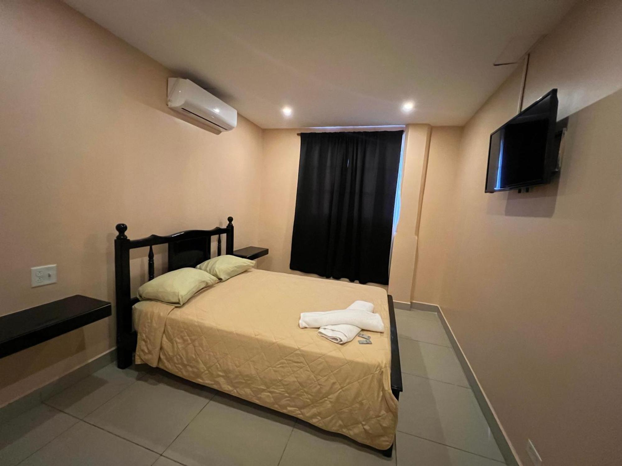 La Cubana Hotel & Suites Colon Ngoại thất bức ảnh